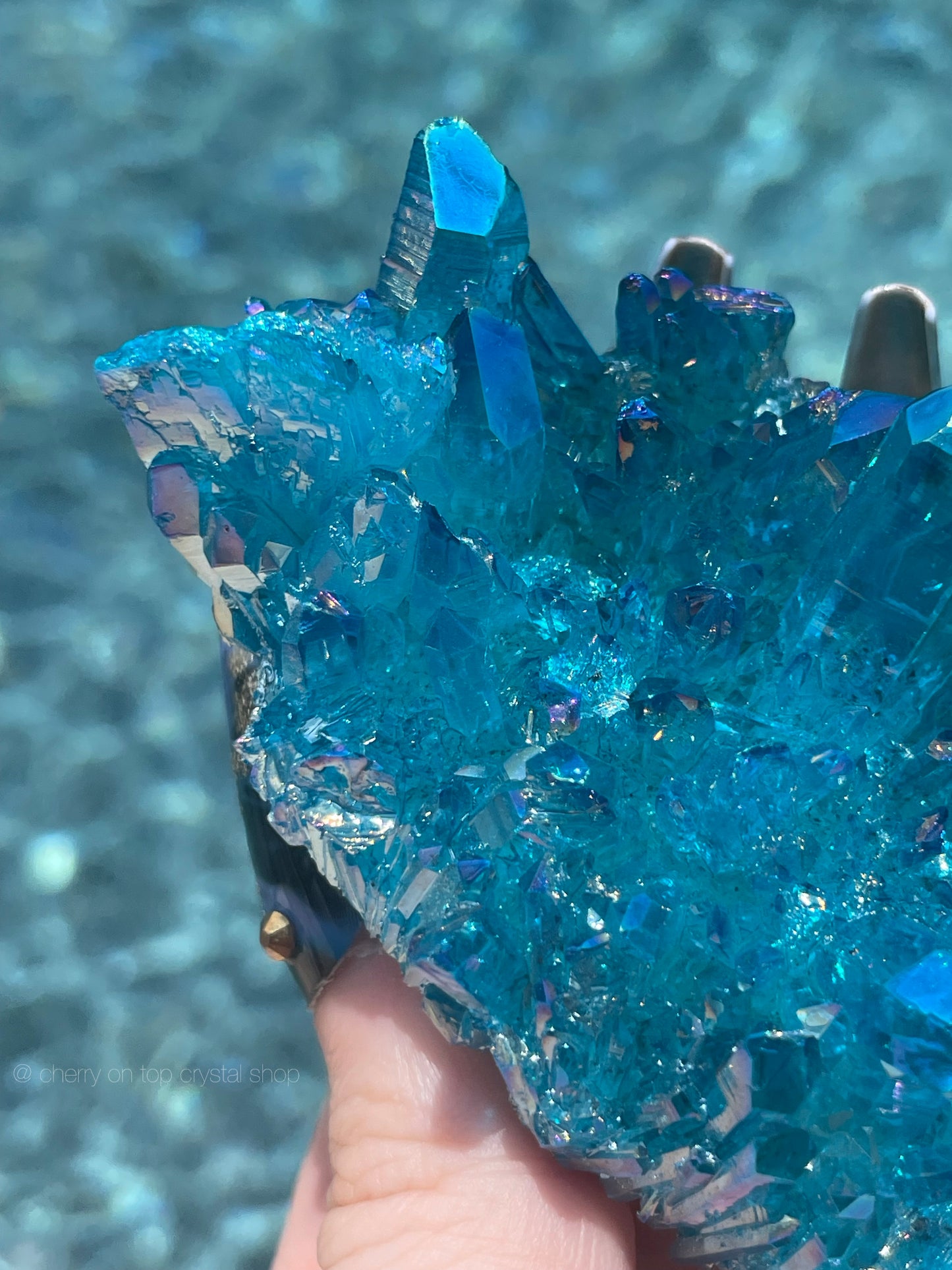 ｐｏｏｌｓｉｄｅ Aqua Aura Blue Dyed Quartz Cluster