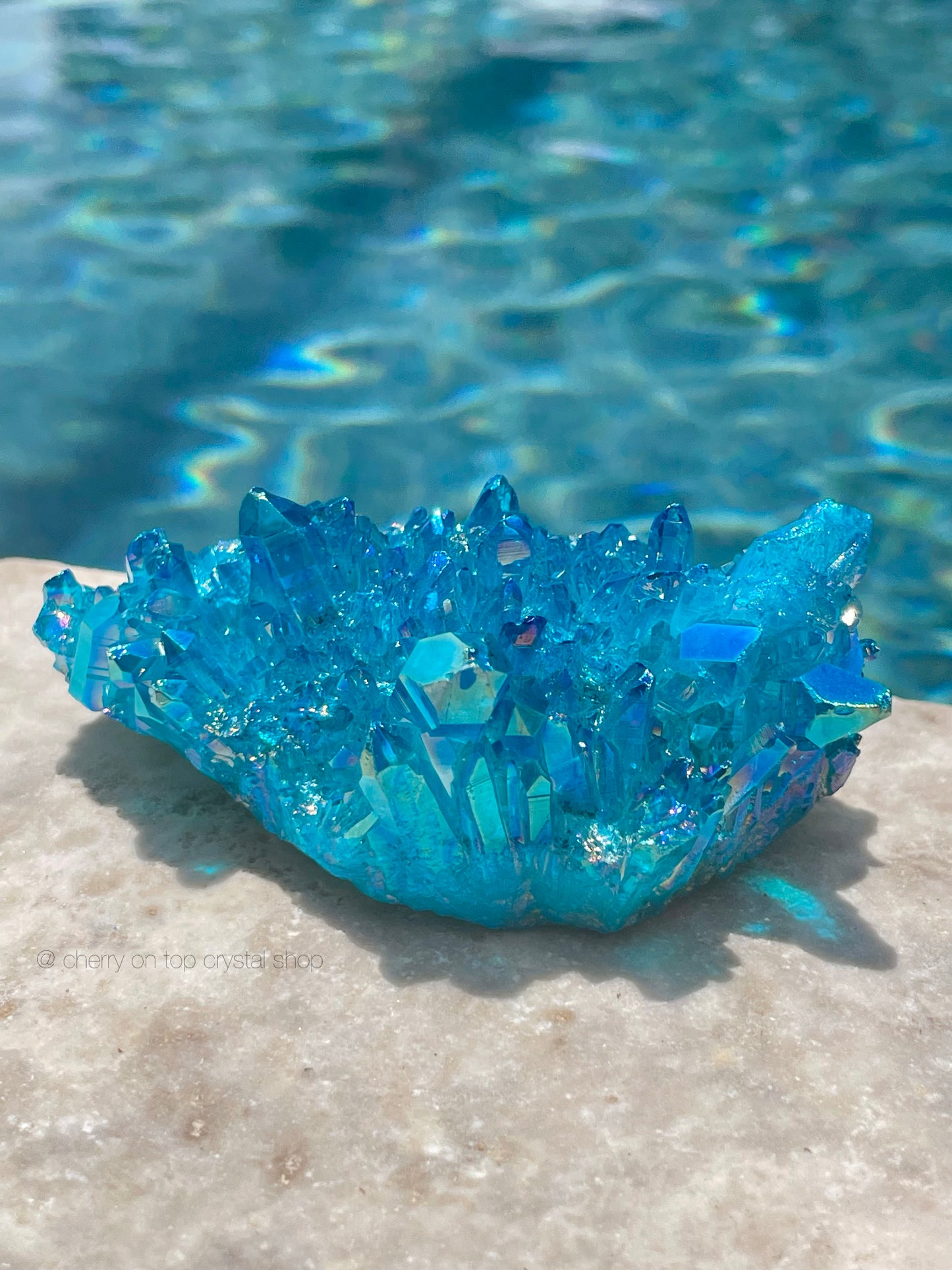 ｐｏｏｌｓｉｄｅ Aqua Aura Blue Dyed Quartz Cluster